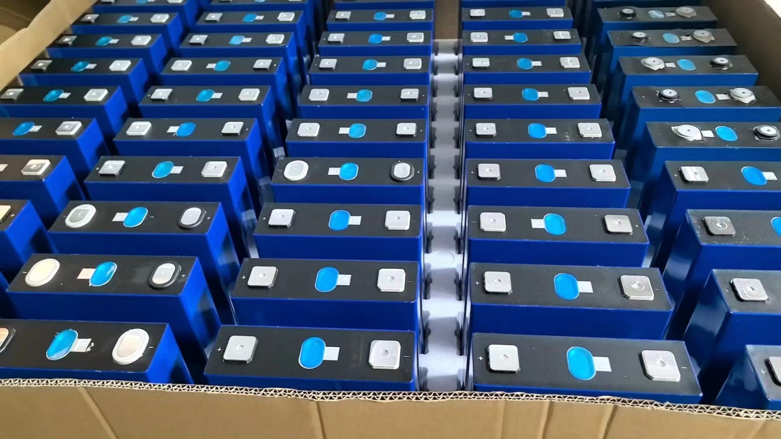 磷酸铁锂300AH电芯