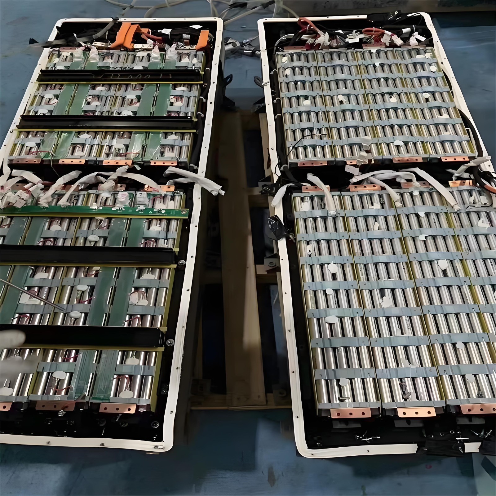 电动公交圆柱型电池包内部构造